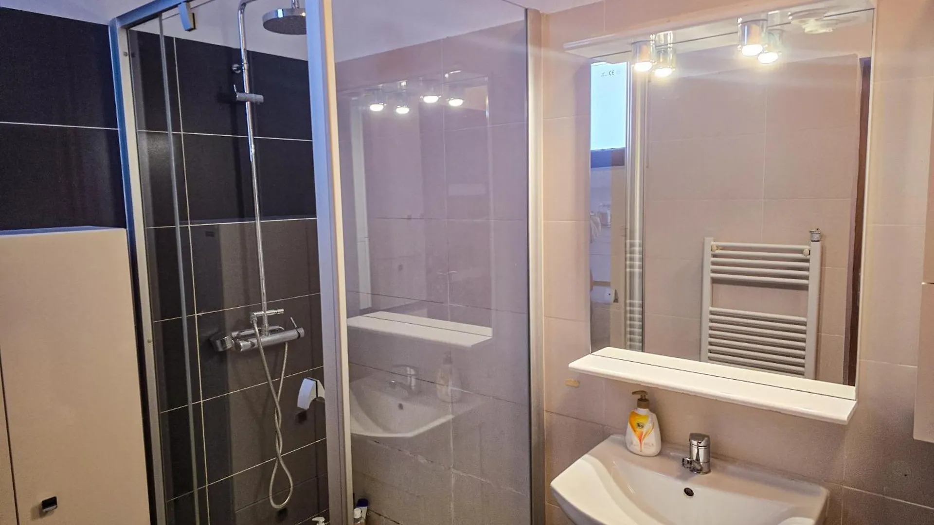 Cozy Homez-Palace Of Parliament By Chr Luxury Property Bucharest 0*,